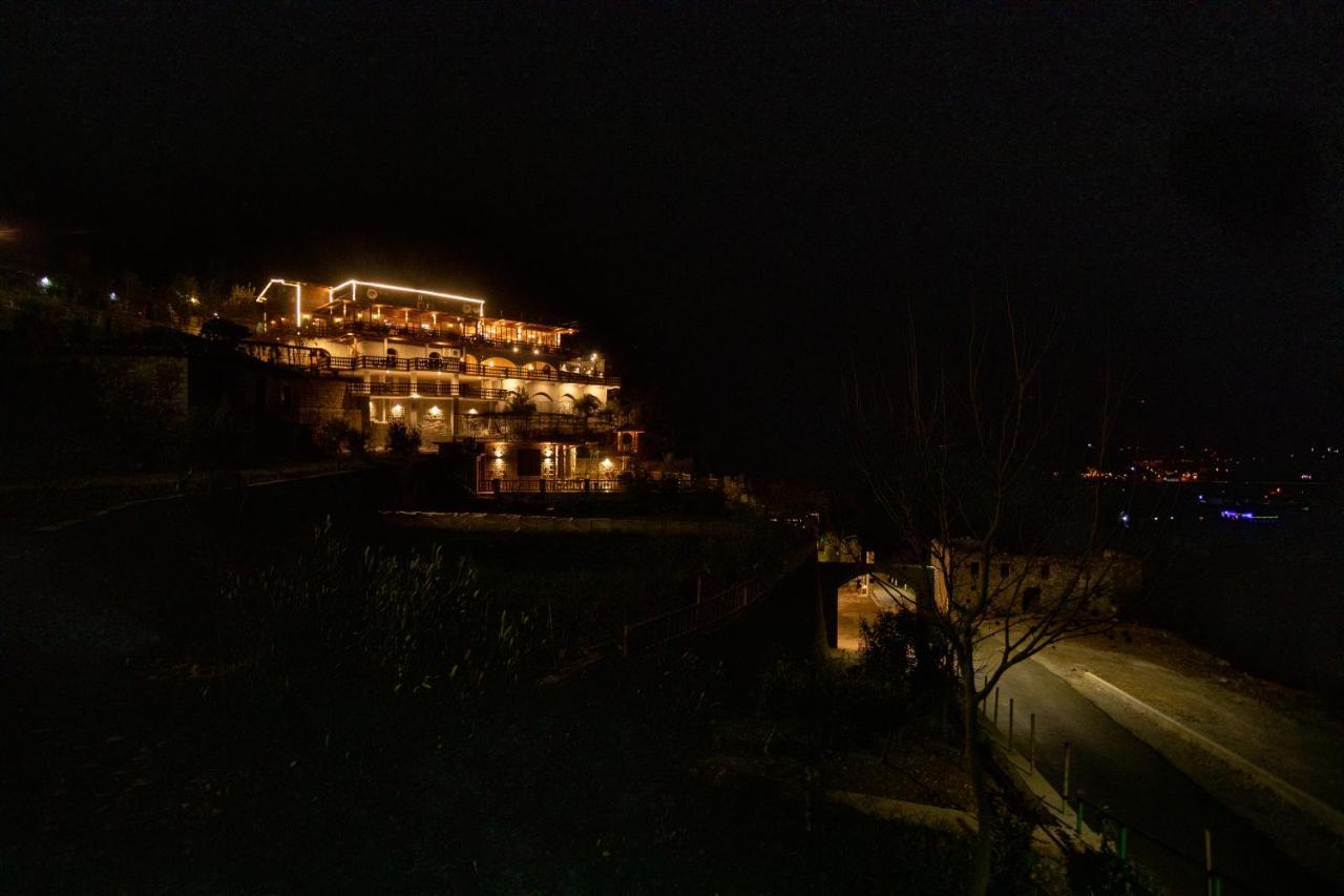 Отель Old House Canaj Экстерьер фото